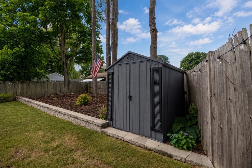 26 North Shetland Road Danvers, MA 01923 - Photo 7 of 38 Gallery Image 7