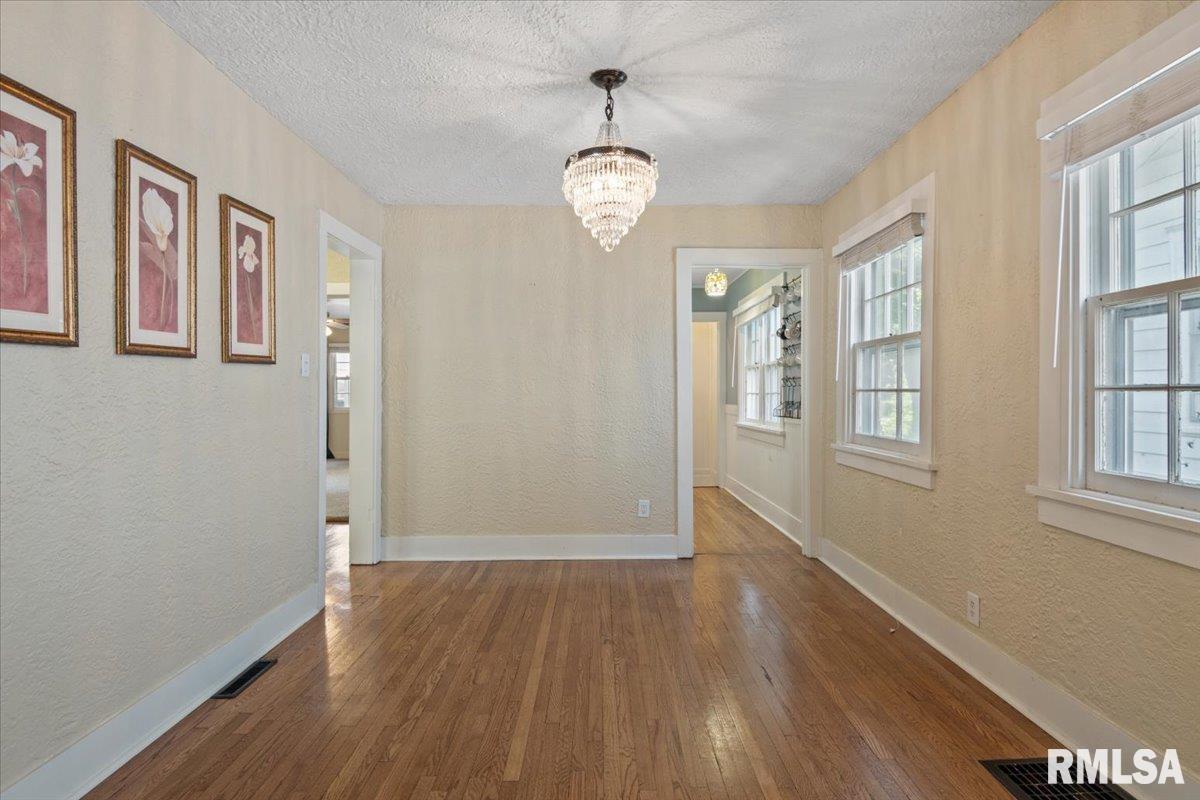 517 South Feldkamp Avenue Springfield, IL 62704 - Photo 8 of 32