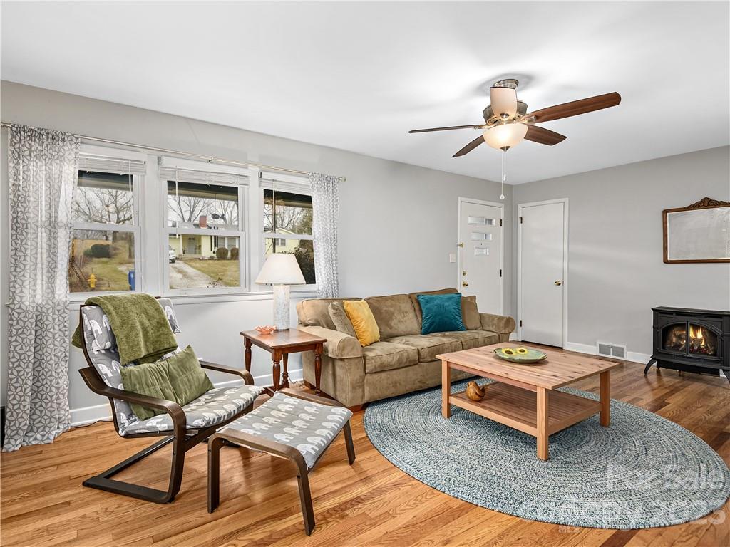 10 North Pershing Road Asheville, NC 28805 - Photo 4 of 18 Gallery Image 4