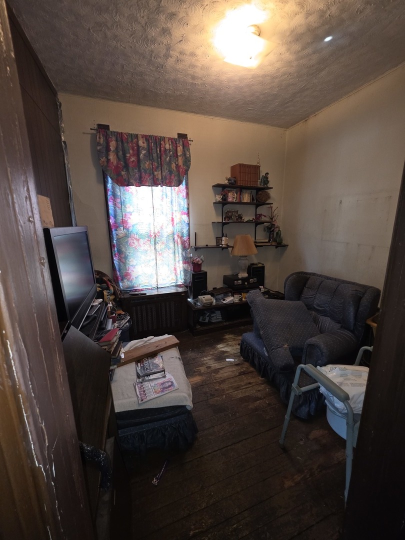 5948 West Walton Street Chicago, IL 60651 - Photo 2 of 7
