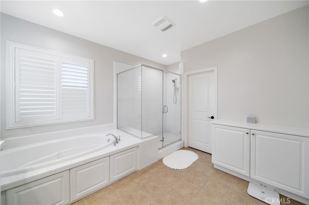 323 La Ventana Drive Brea, CA 92823 - Photo 21 of 47 a spacious bathroom with a bathtub and a sink