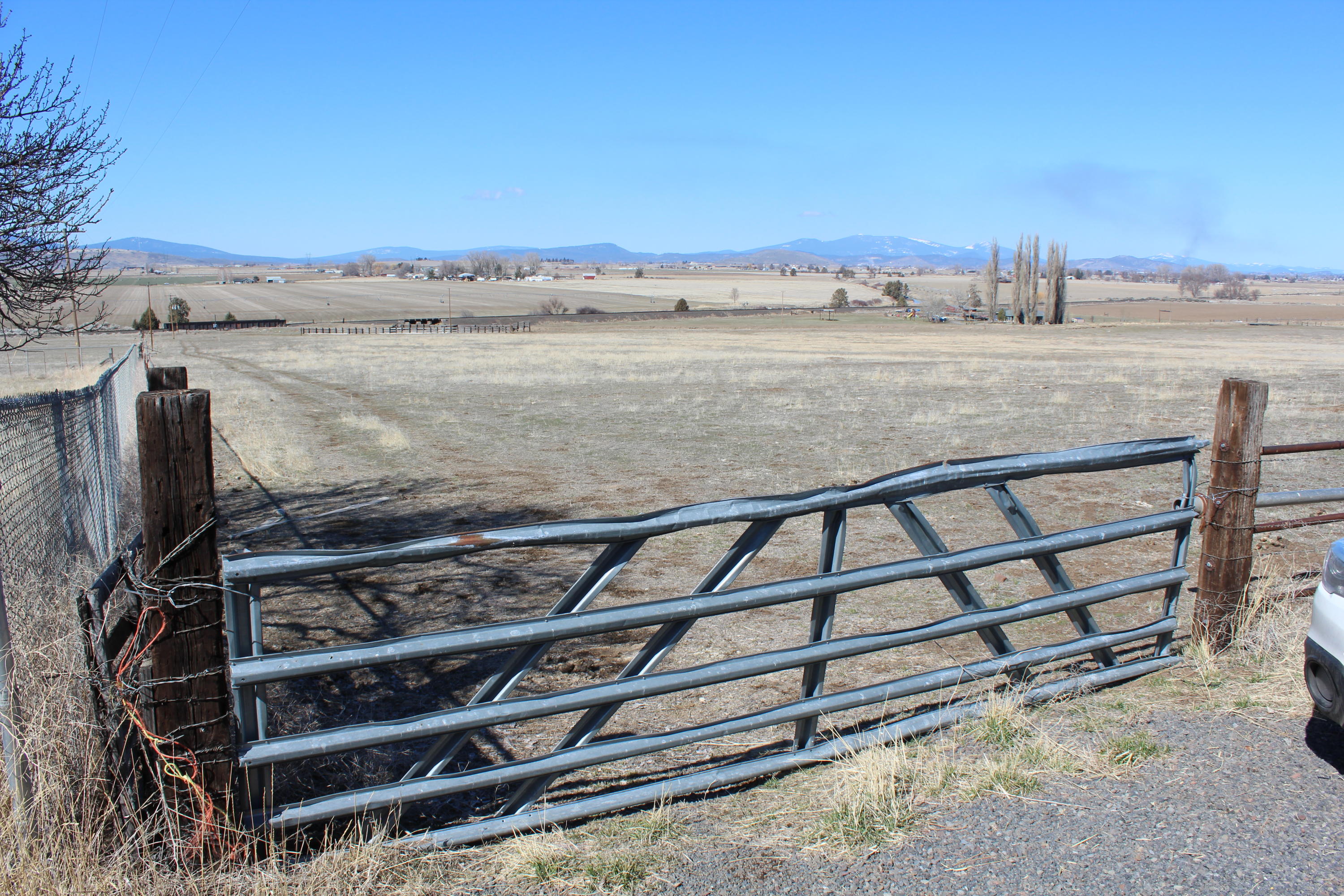 0 Hill Road Klamath Falls, OR 97603 - Photo 3 of 30 Gate on the North Lot
