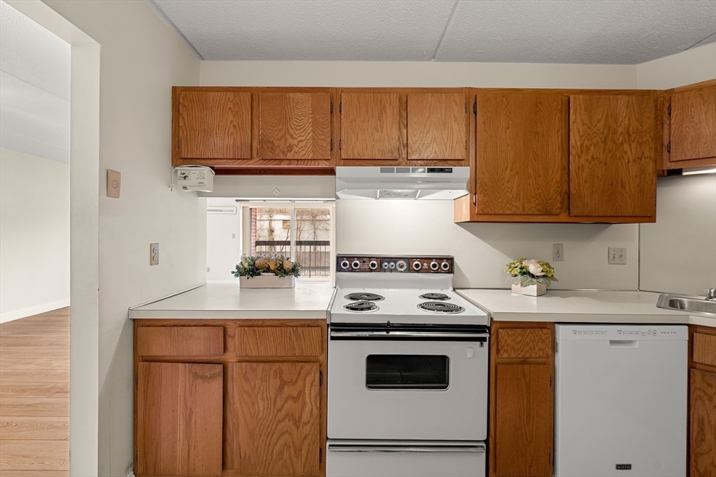 159 Main Street, Unit 11B Melrose, MA 02176 - Photo 23 of 33 a kitchen with a stove and a refrigerator