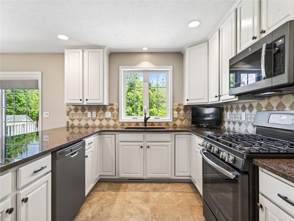 182 Timarron Trail Greece, NY 14612 - Photo 24 of 48 granite kitchen