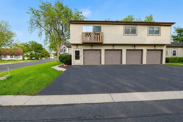 $229,000 | 20209 South Graceland Lane, Unit 20209, Frankfort, IL 60423
