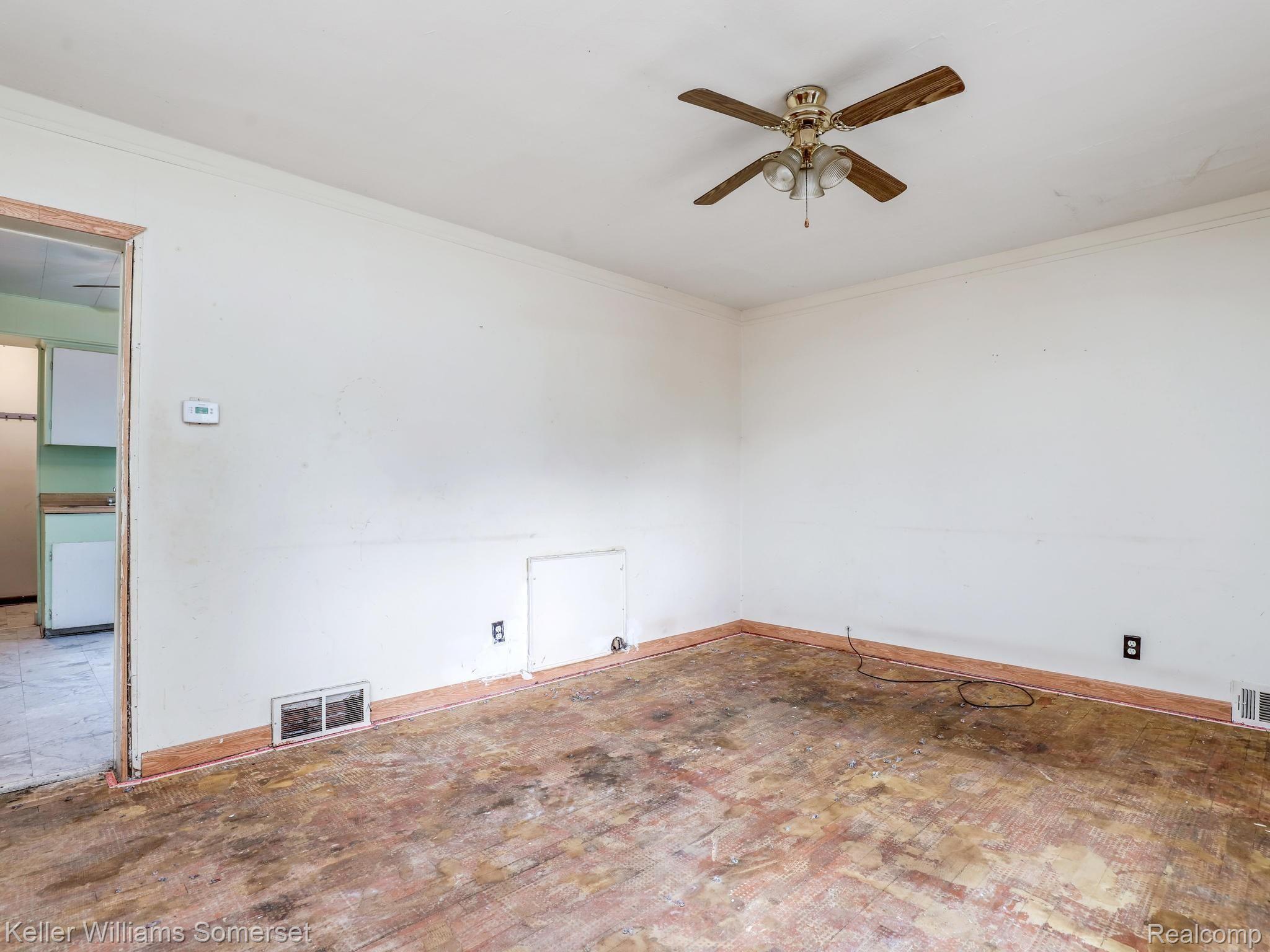 8237 Rivard Avenue Warren, MI 48089 - Photo 7 of 28 LIVING ROOM