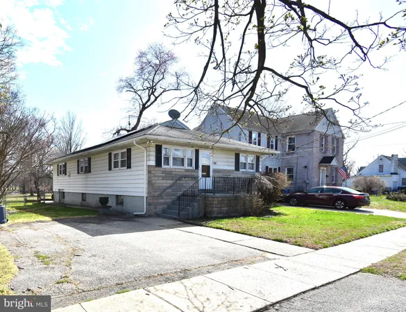 $299,900 | 165 West Federal Street, Burlington, NJ 08016