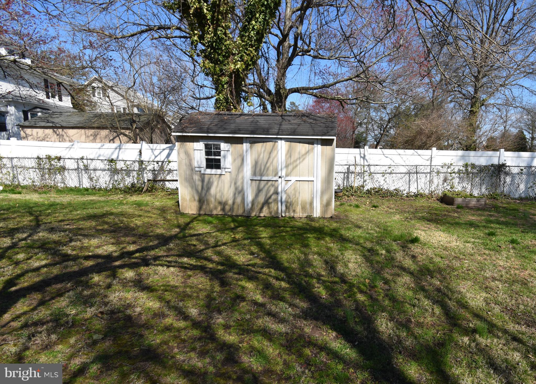 165 West Federal Street Burlington, NJ 08016 - Photo 5 of 27 a view of backyard with tree