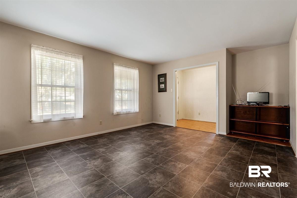 2713 Woodland Road Mobile, AL 36693 - Photo 5 of 23