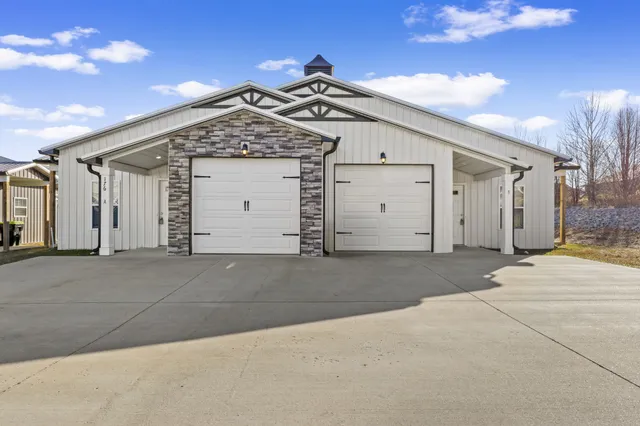 $1,370 | 176 Bainbridge Drive, Unit A, Clarksville, TN 37043