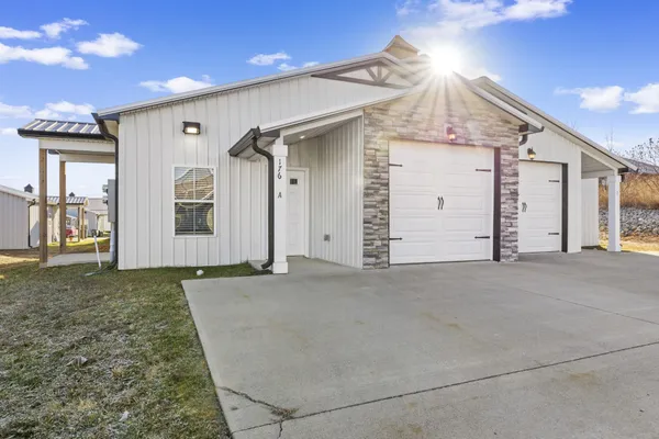 $1,370 | 176 Bainbridge Drive, Unit A, Clarksville, TN 37043