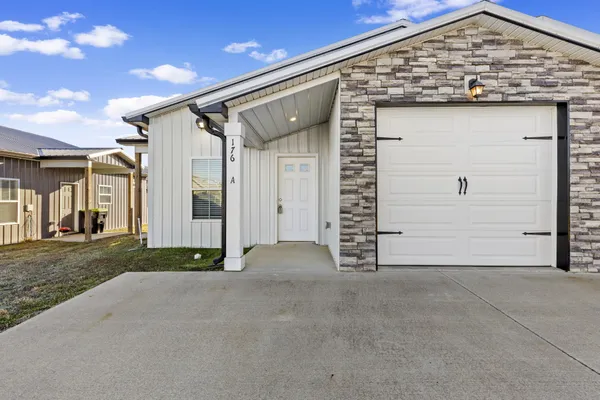 $1,370 | 176 Bainbridge Drive, Unit A, Clarksville, TN 37043