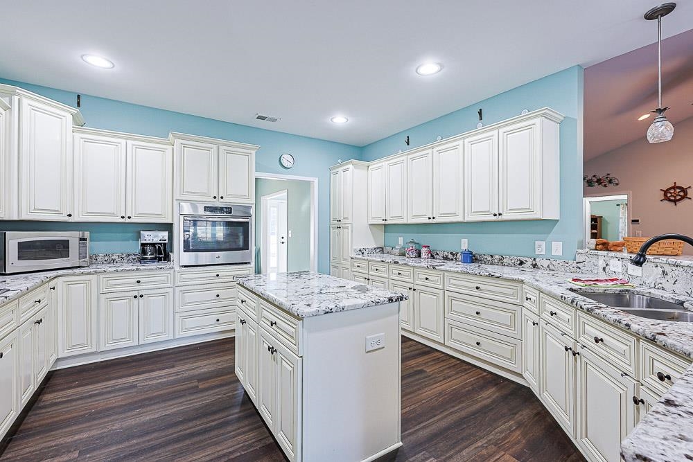 6777 Hampton Road Conway, SC 29527 - Photo 8 of 46