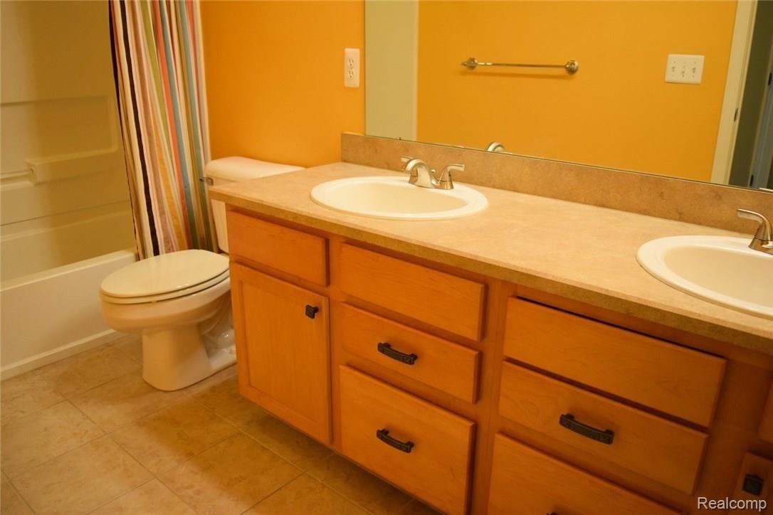 3382 Everett Drive Rochester, MI 48307 - Photo 57 of 92 MainBath (2) (Large).JPG