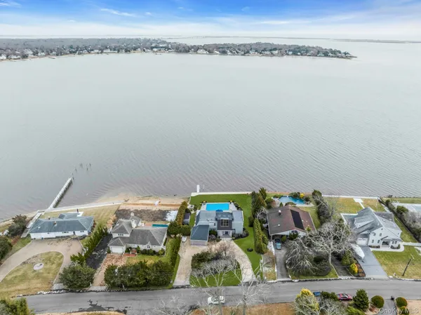 $3,100,000 | 17 Romana Drive, Hampton Bays, NY 11946