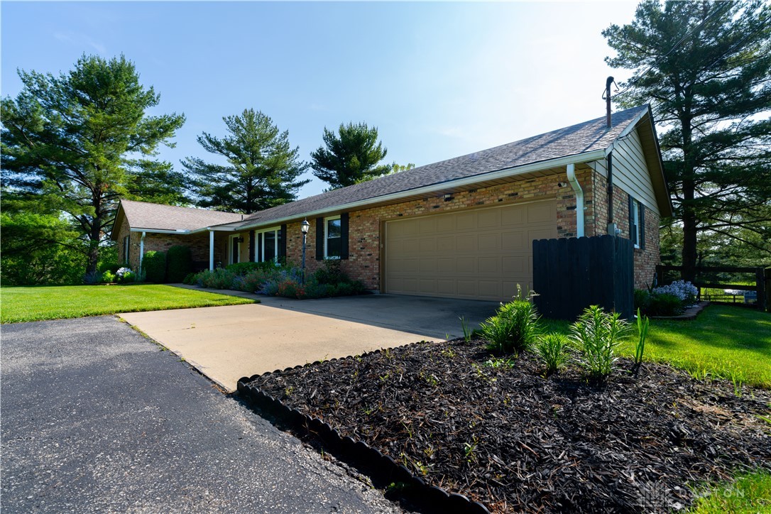 6126 Knollwood Road Springfield, OH 45502 - Photo 3 of 48