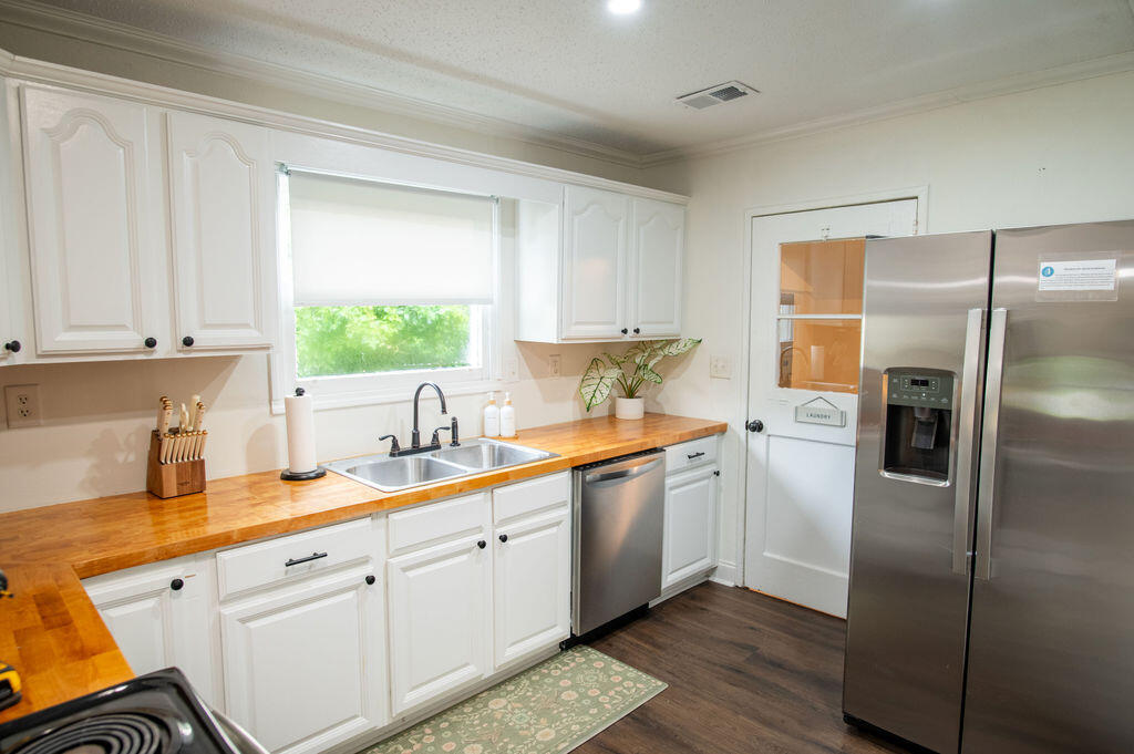 1137 Dickson Avenue Hanahan, SC 29410 - Photo 8 of 24 Cute Kitchen