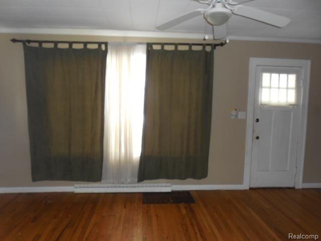8312 Harding Street Center Line, MI 48015 - Photo 2 of 14 HARDING-living.jpg