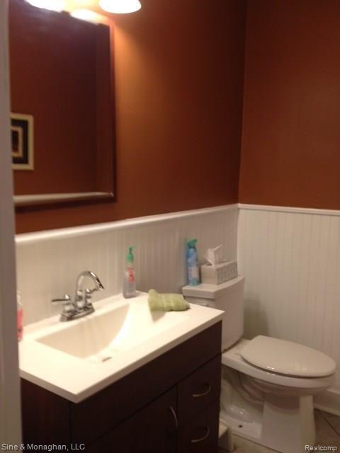 1512 Roslyn Road Grosse Pointe, MI 48236 - Photo 16 of 28 photo-33.jpg