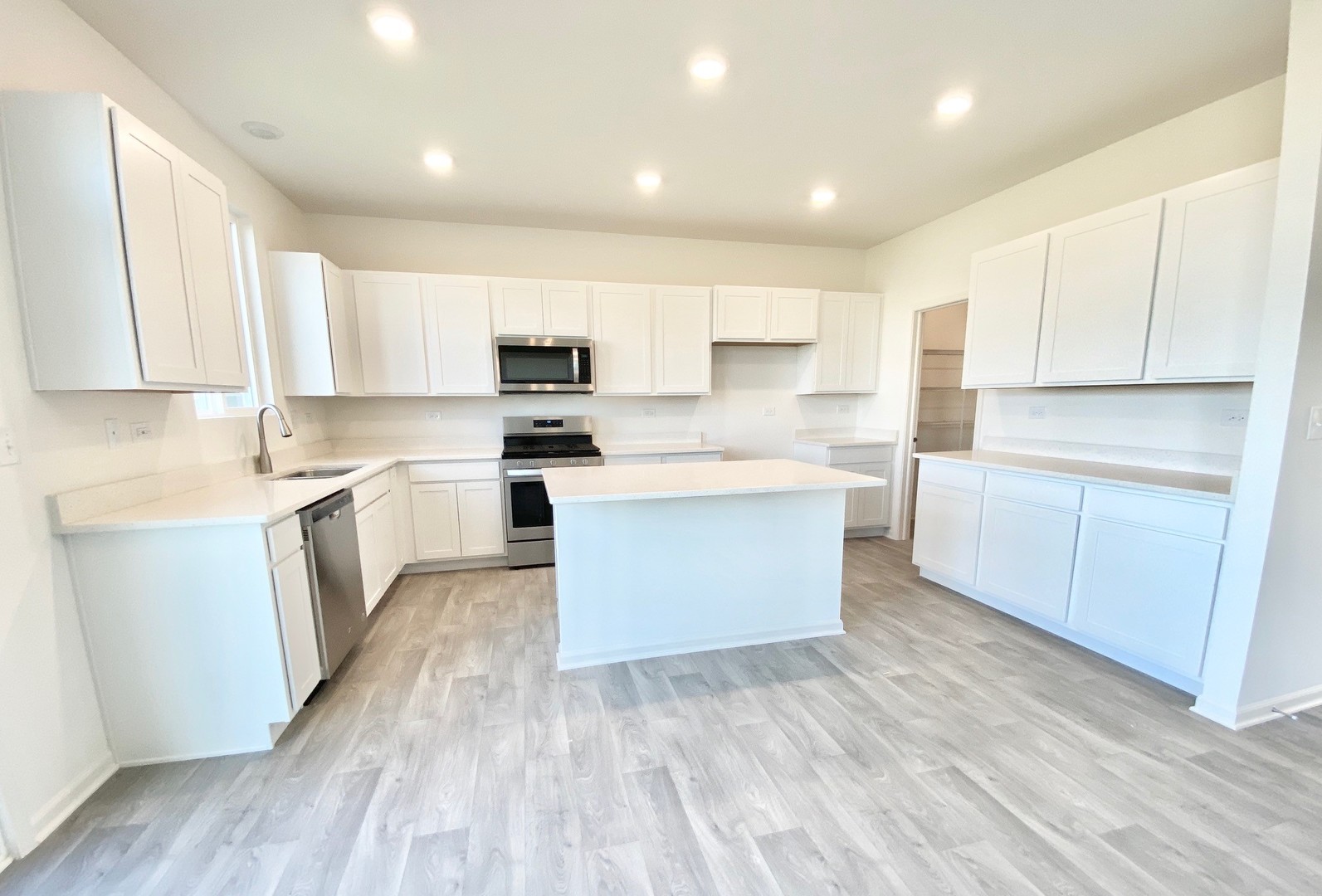 422 Dollinger Drive Romeoville, IL 60446 - Photo 12 of 36