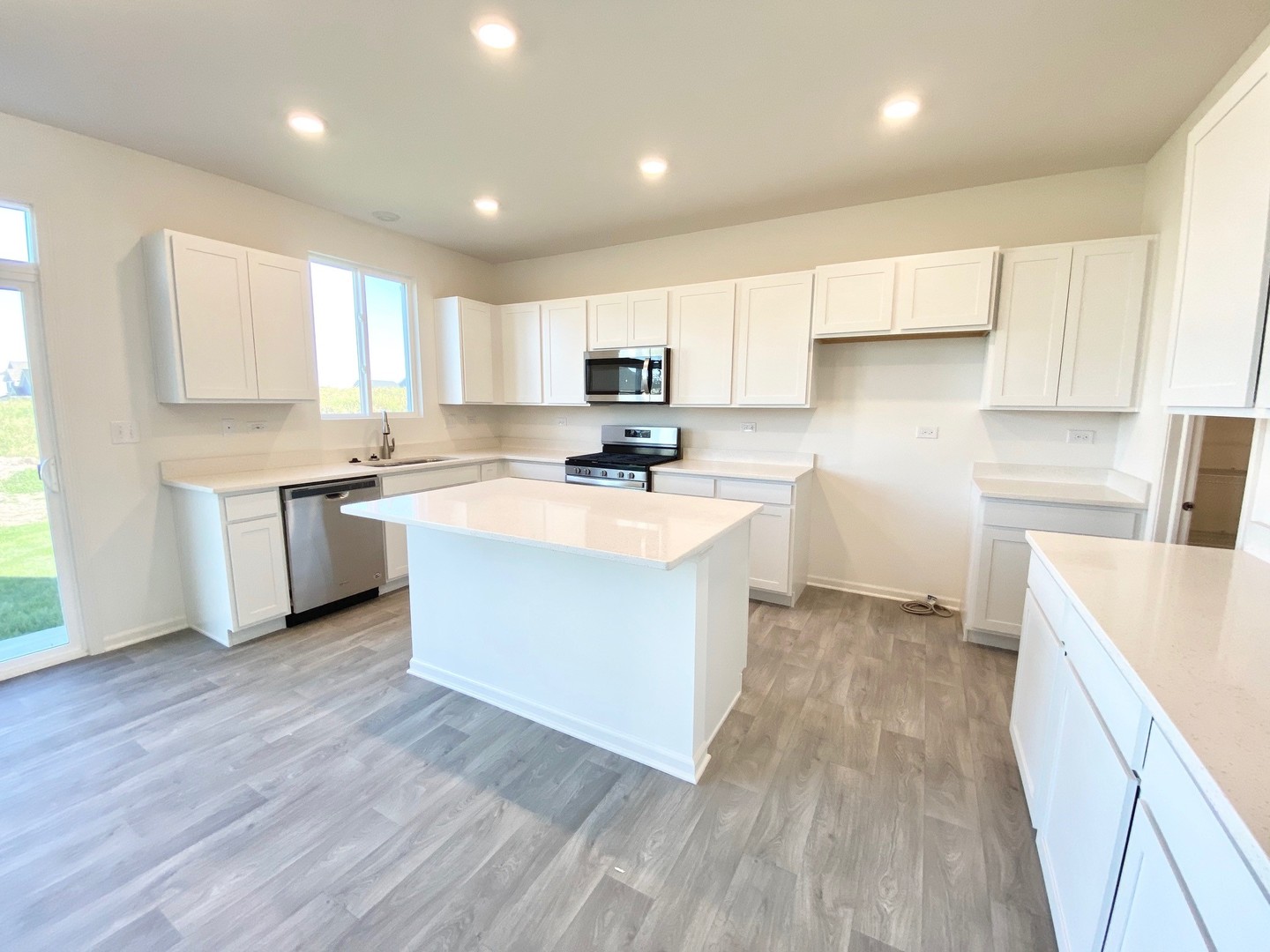 422 Dollinger Drive Romeoville, IL 60446 - Photo 4 of 36