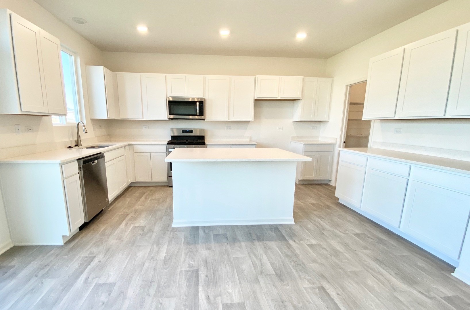 422 Dollinger Drive Romeoville, IL 60446 - Photo 5 of 36