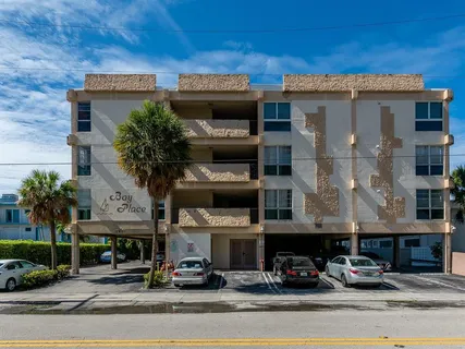 $1,800 | 2420 Diana Drive, Unit 207, Hallandale Beach, FL 33009