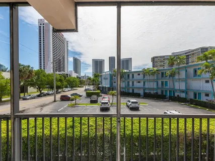 $1,800 | 2420 Diana Drive, Unit 207, Hallandale Beach, FL 33009