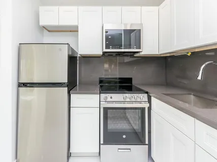 $1,800 | 2420 Diana Drive, Unit 207, Hallandale Beach, FL 33009