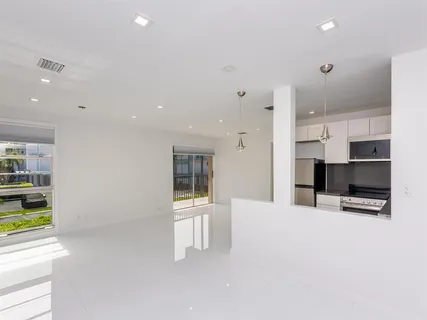 $1,800 | 2420 Diana Drive, Unit 207, Hallandale Beach, FL 33009