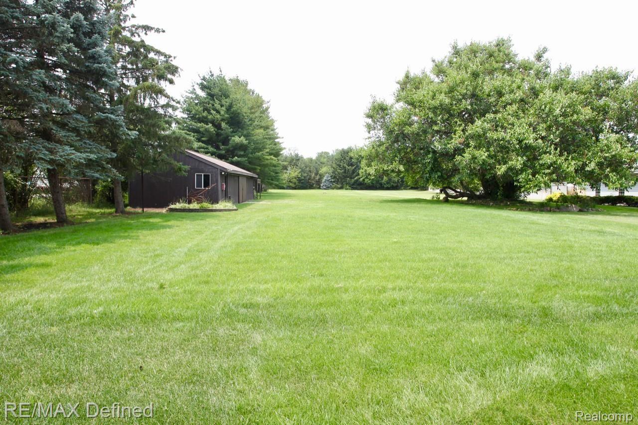 5889 Donaldson Road Troy, MI 48085 - Photo 24 of 27 D-view of backyard.jpg