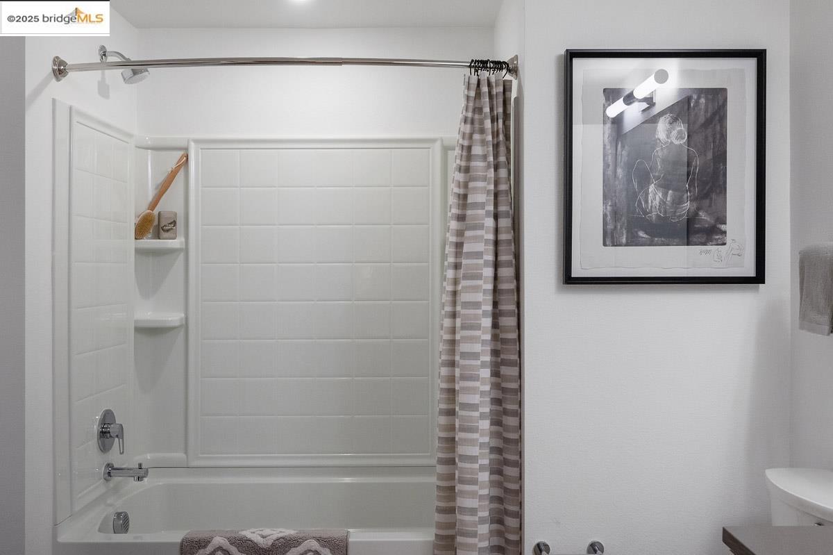 260 Brooklyn Basin Way, Unit 417 Oakland, CA 94606 - Photo 23 of 48 Full bathroom featuring shower / bath combo