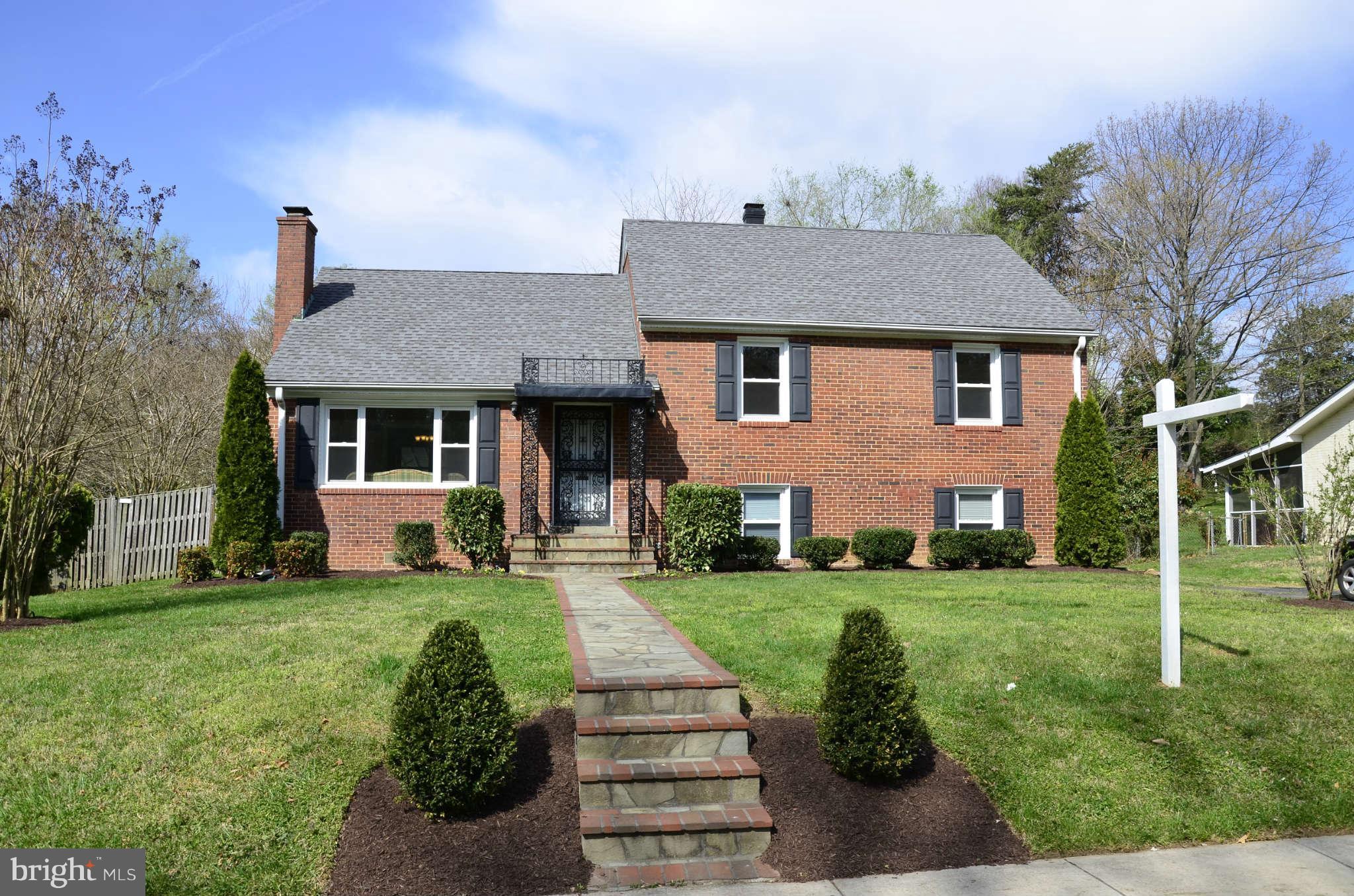 7104 Fort Hunt Road Alexandria, VA 22307 - Photo 1 of 28 Exterior (Front)