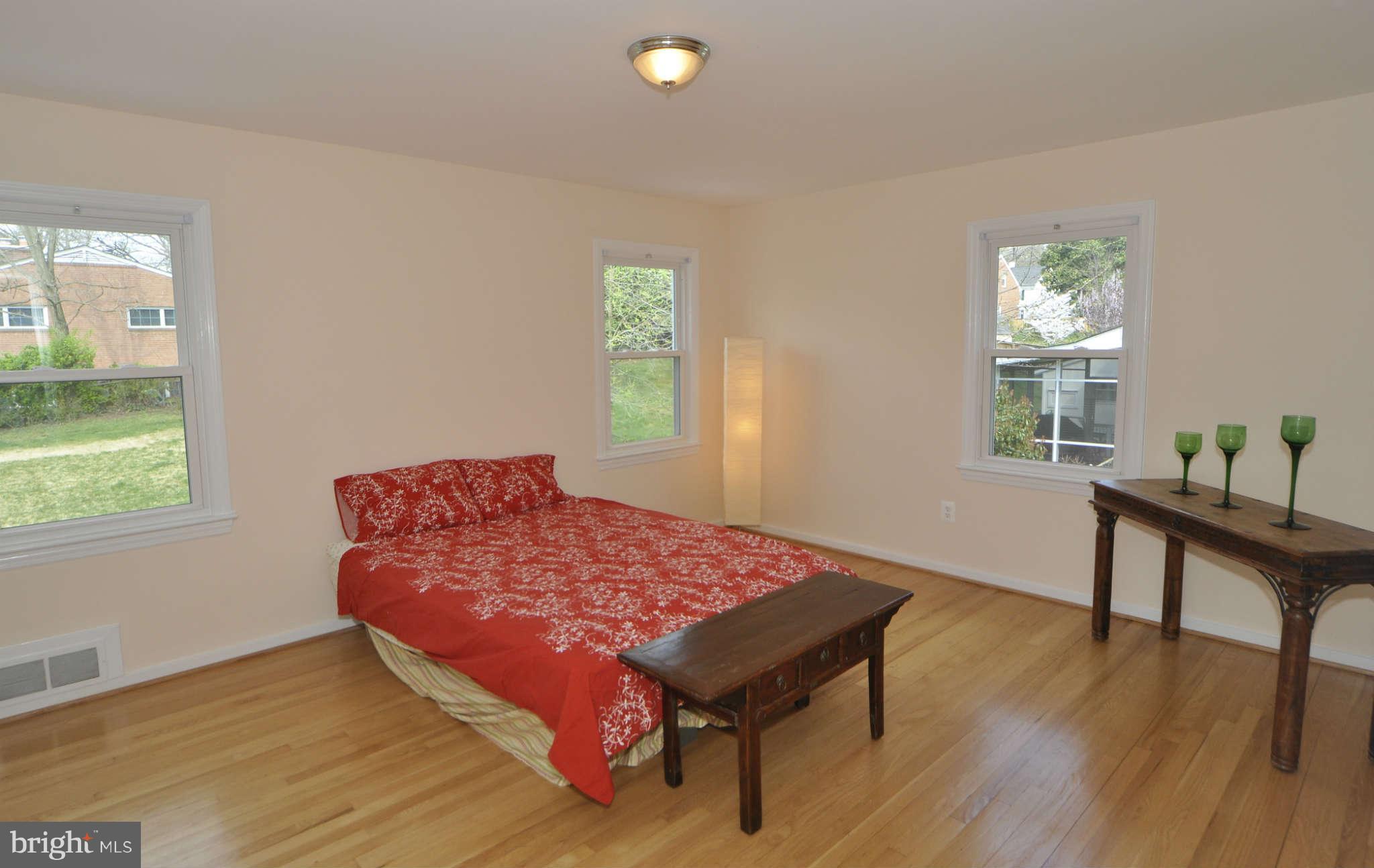 7104 Fort Hunt Road Alexandria, VA 22307 - Photo 3 of 28 Bedroom (Master)