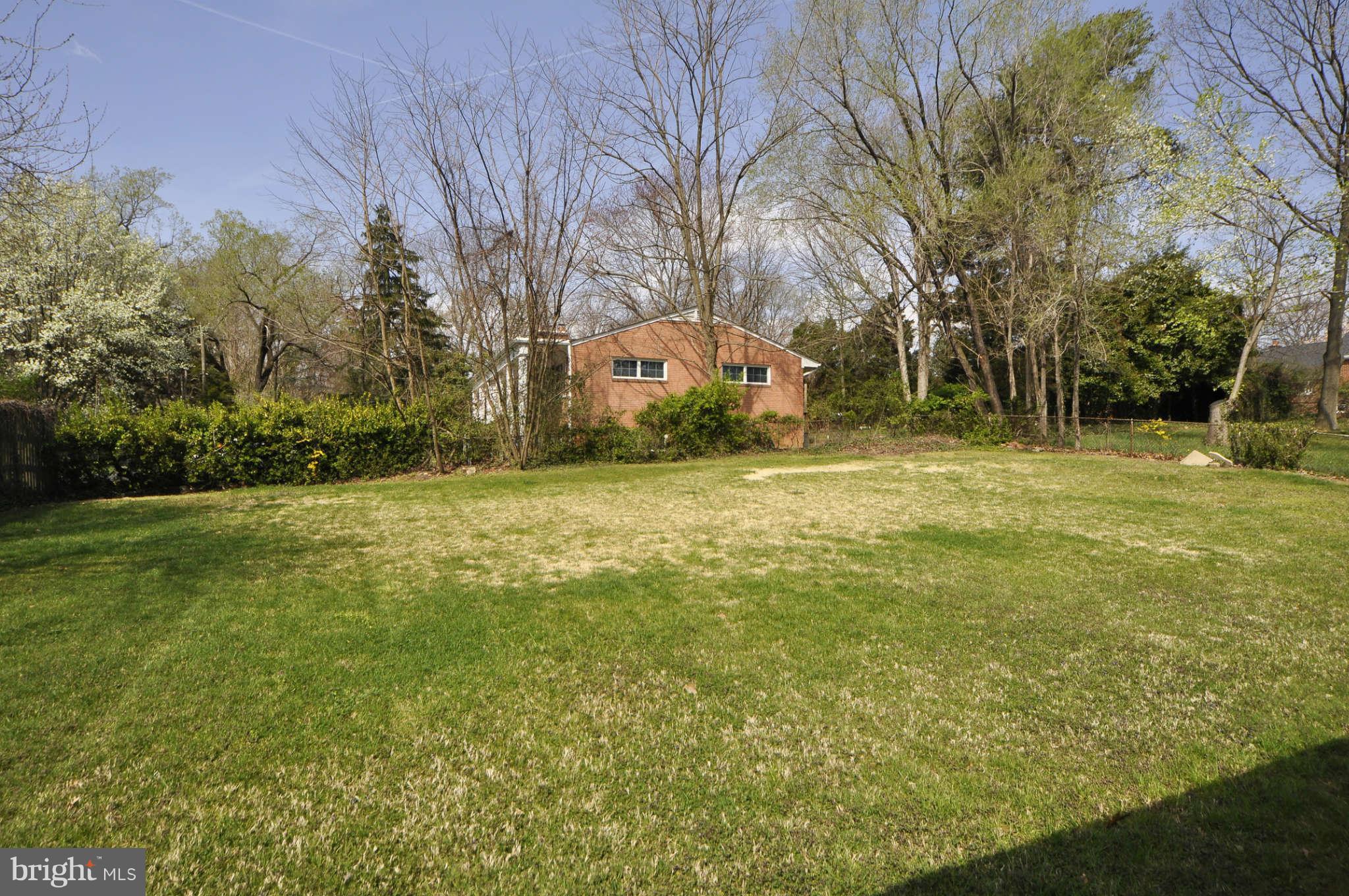 7104 Fort Hunt Road Alexandria, VA 22307 - Photo 8 of 28 Exterior (Rear)