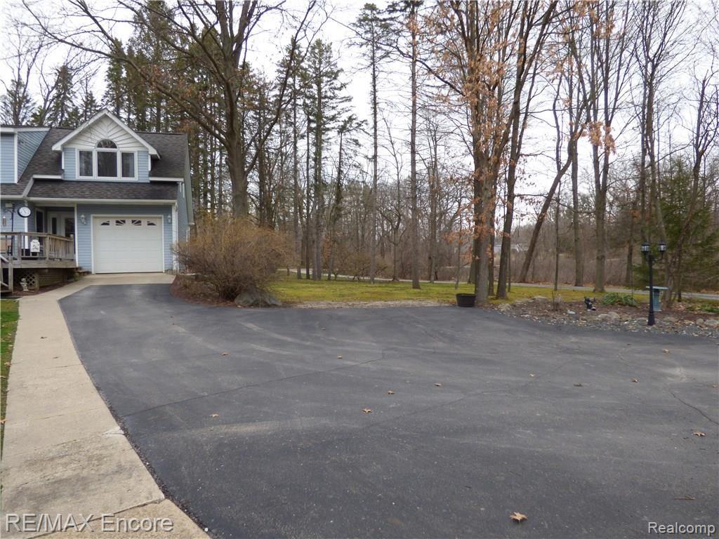 700 Munger Road Holly, MI 48442 - Photo 33 of 40 P1030313.JPG