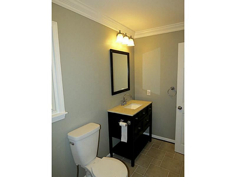 153 Thompson Rd Extension Beaver Falls, PA 15010 - Photo 17 of 24 Full Bath.