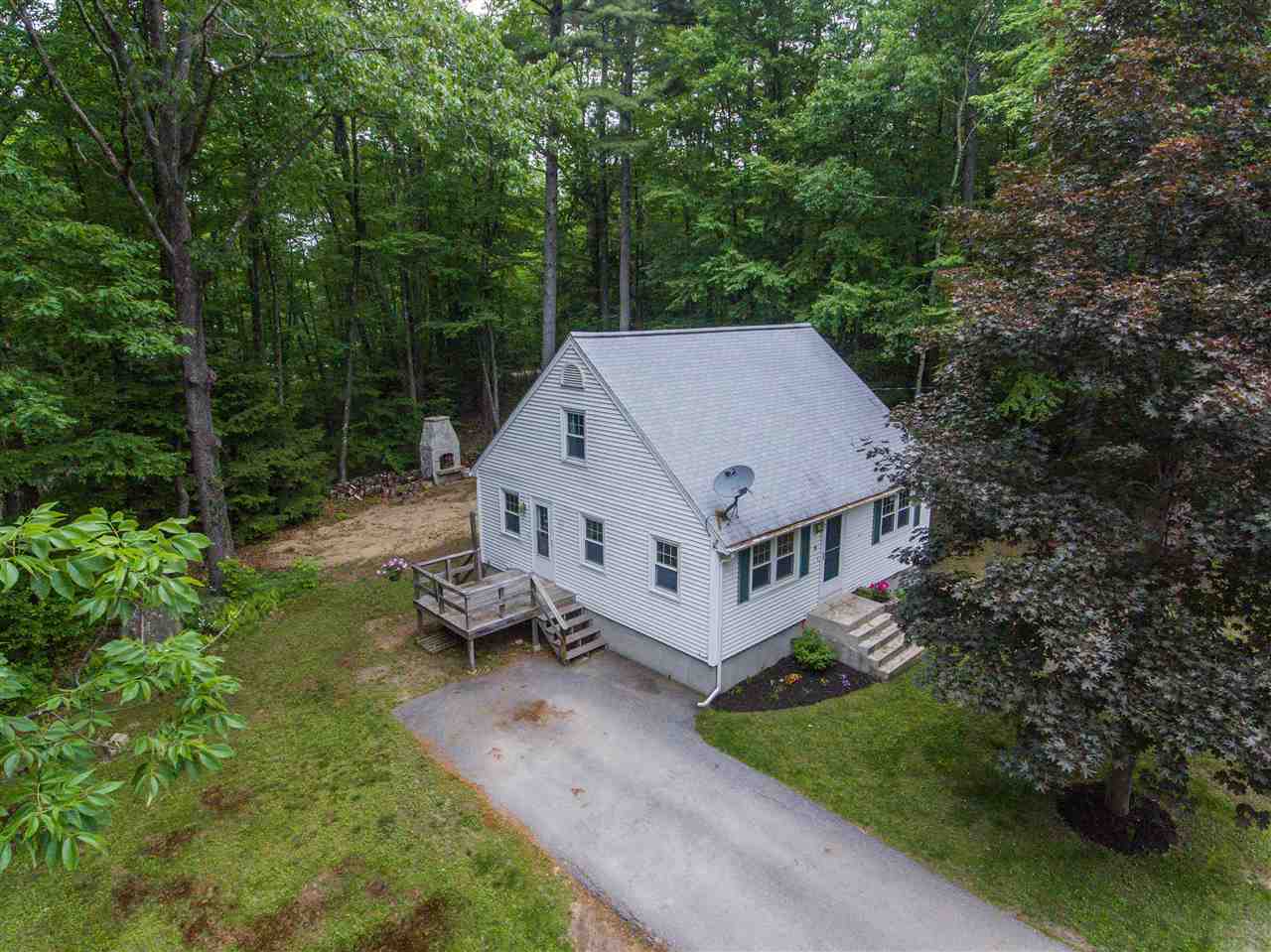 9 Thomas Road Merrimack, NH 03054 - Photo 2 of 23