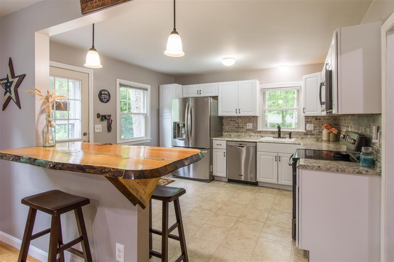 9 Thomas Road Merrimack, NH 03054 - Photo 4 of 23
