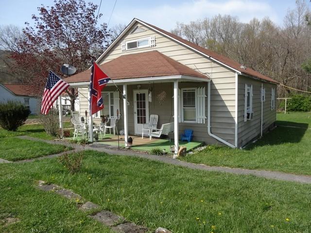 1006 Raleigh Street East Rupert, WV 25984 - Photo 1 of 27 Gallery Image 1