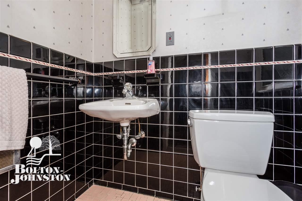 1718 Newcastle Road Grosse Pointe, MI 48236 - Photo 26 of 39 31343713-25.JPG