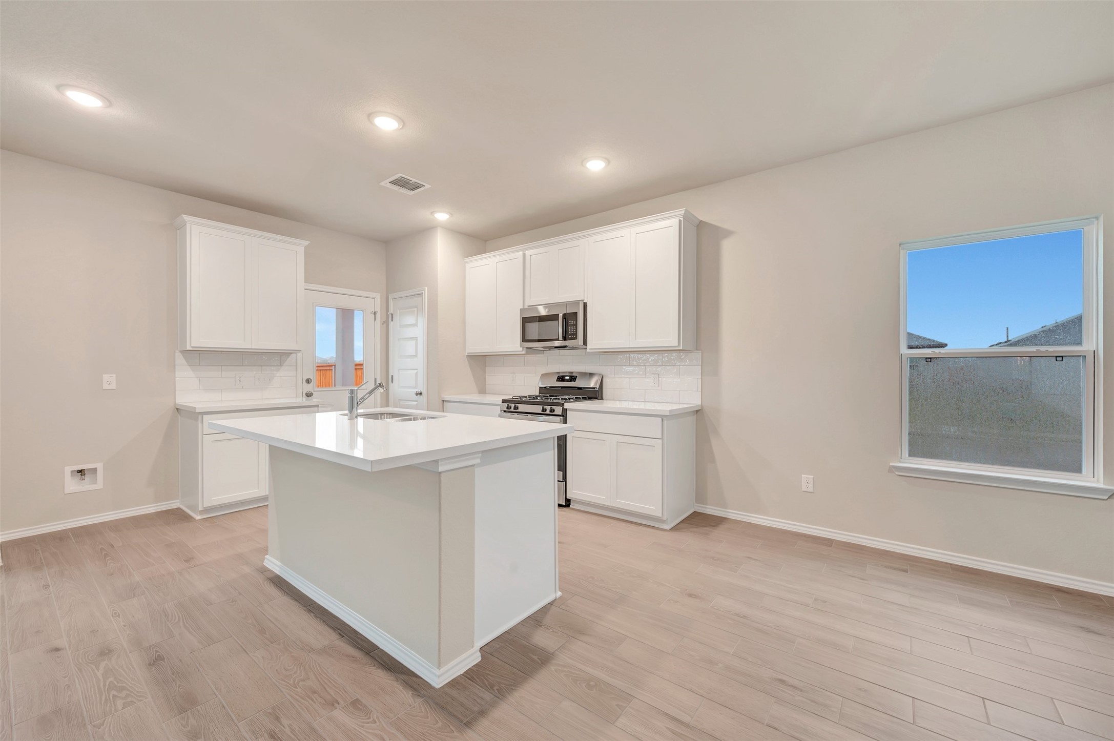 20008 Schatz Way Manor, TX 78653 - Photo 4 of 40