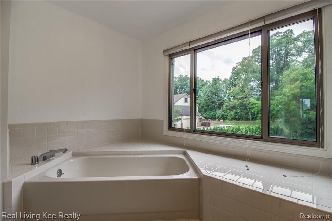 3767 Summit Ridge Drive Rochester, MI 48306 - Photo 34 of 66 26.jpg