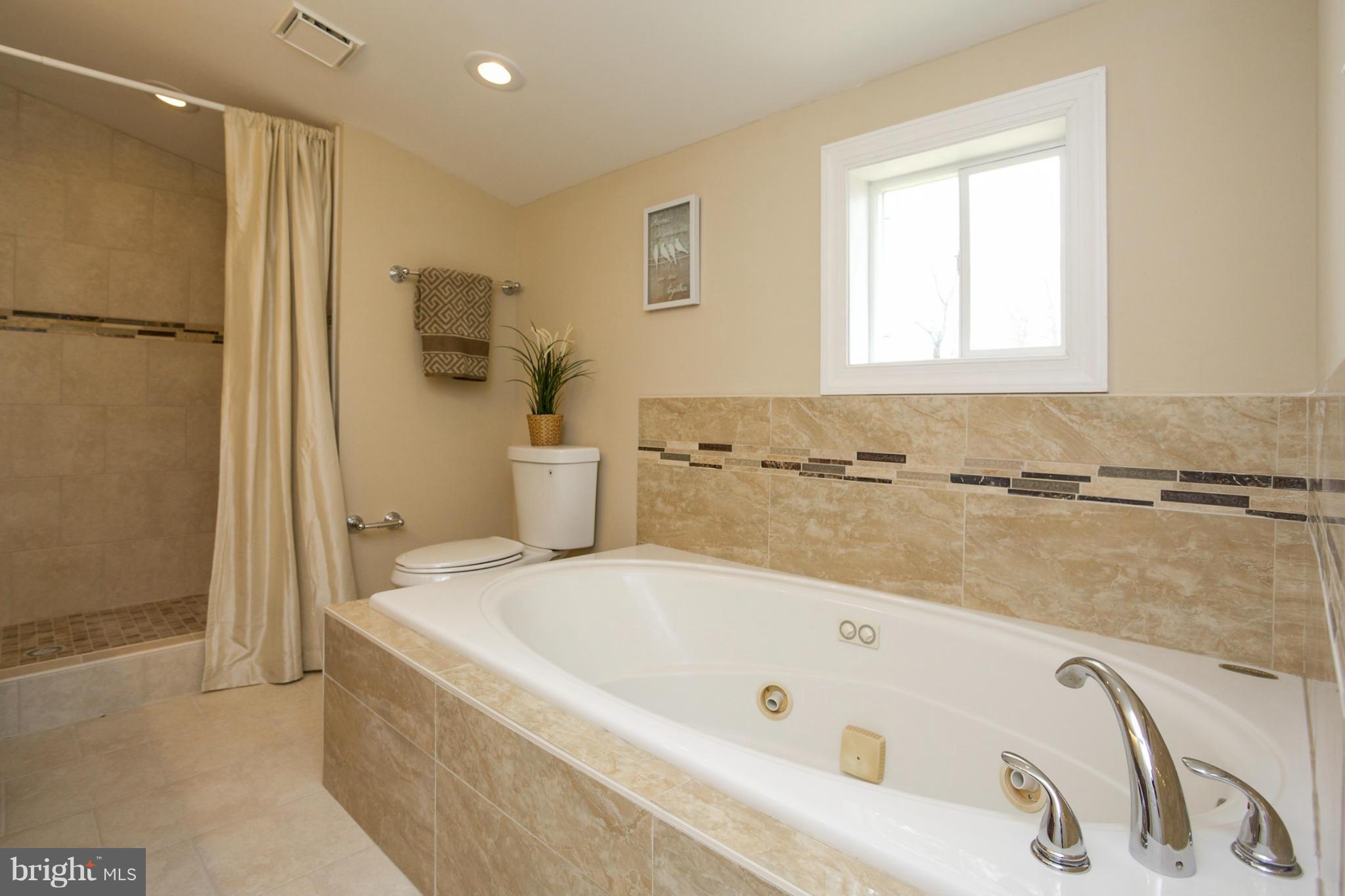 531 Kingston Road Middle River, MD 21220 - Photo 22 of 29 Bath (Master)
