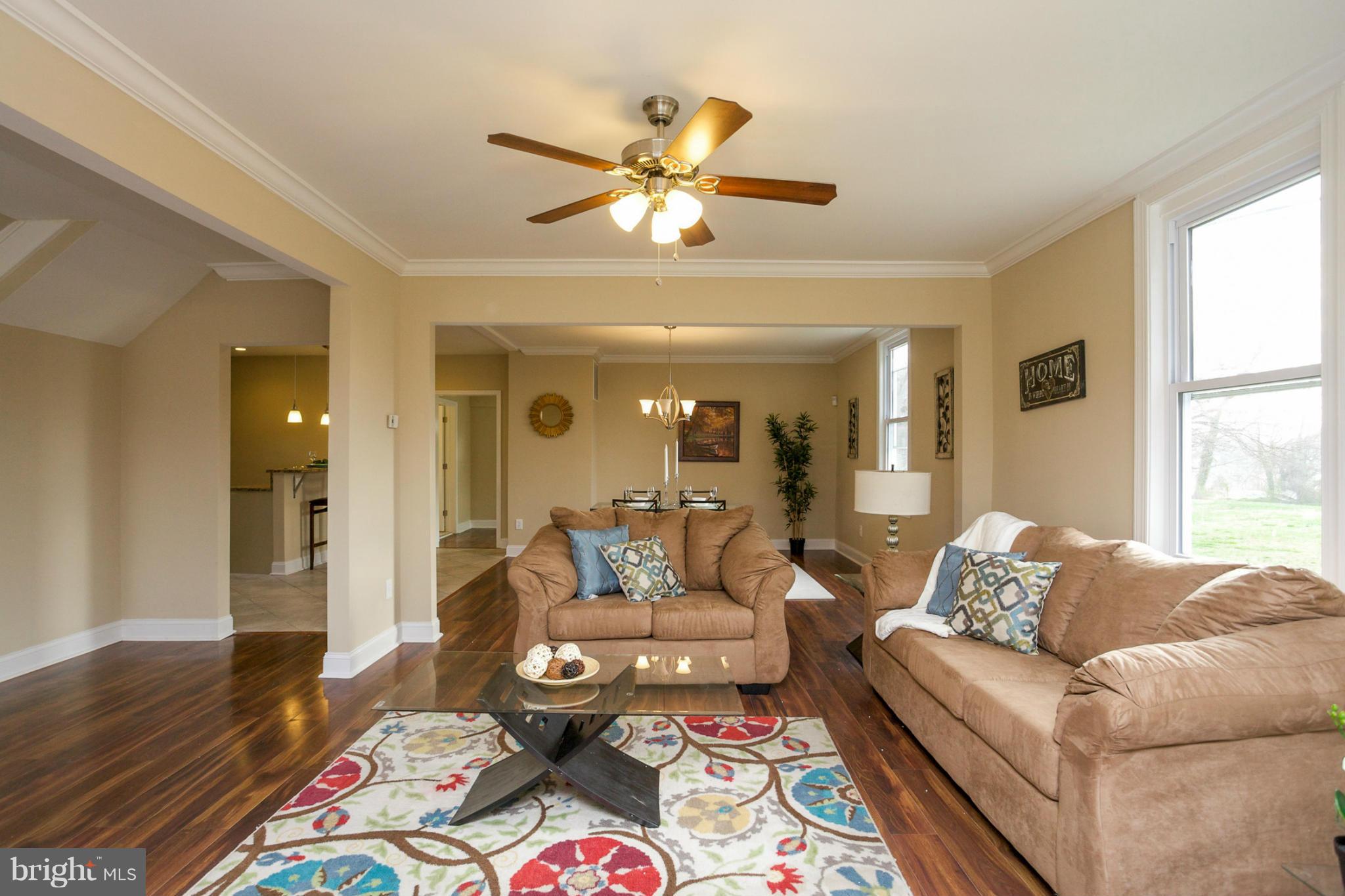 531 Kingston Road Middle River, MD 21220 - Photo 6 of 29 Living Room