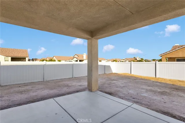 a view of backyard of the house