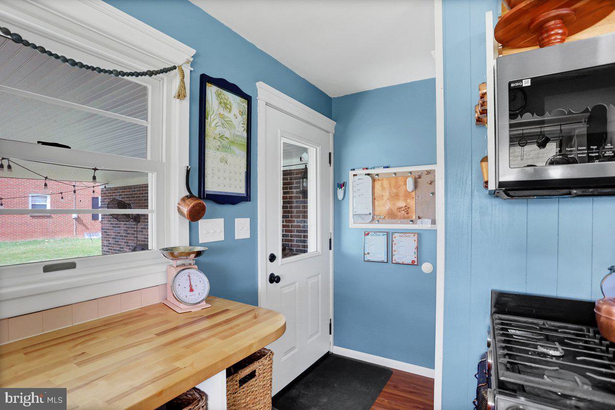 172 Fairview Drive Hanover, PA 17331 - Photo 21 of 50 a view of kitchen and wooden floor