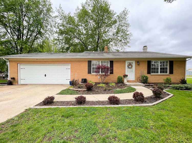 411 Errett Road Rochelle, IL 61068 - Photo 1 of 20