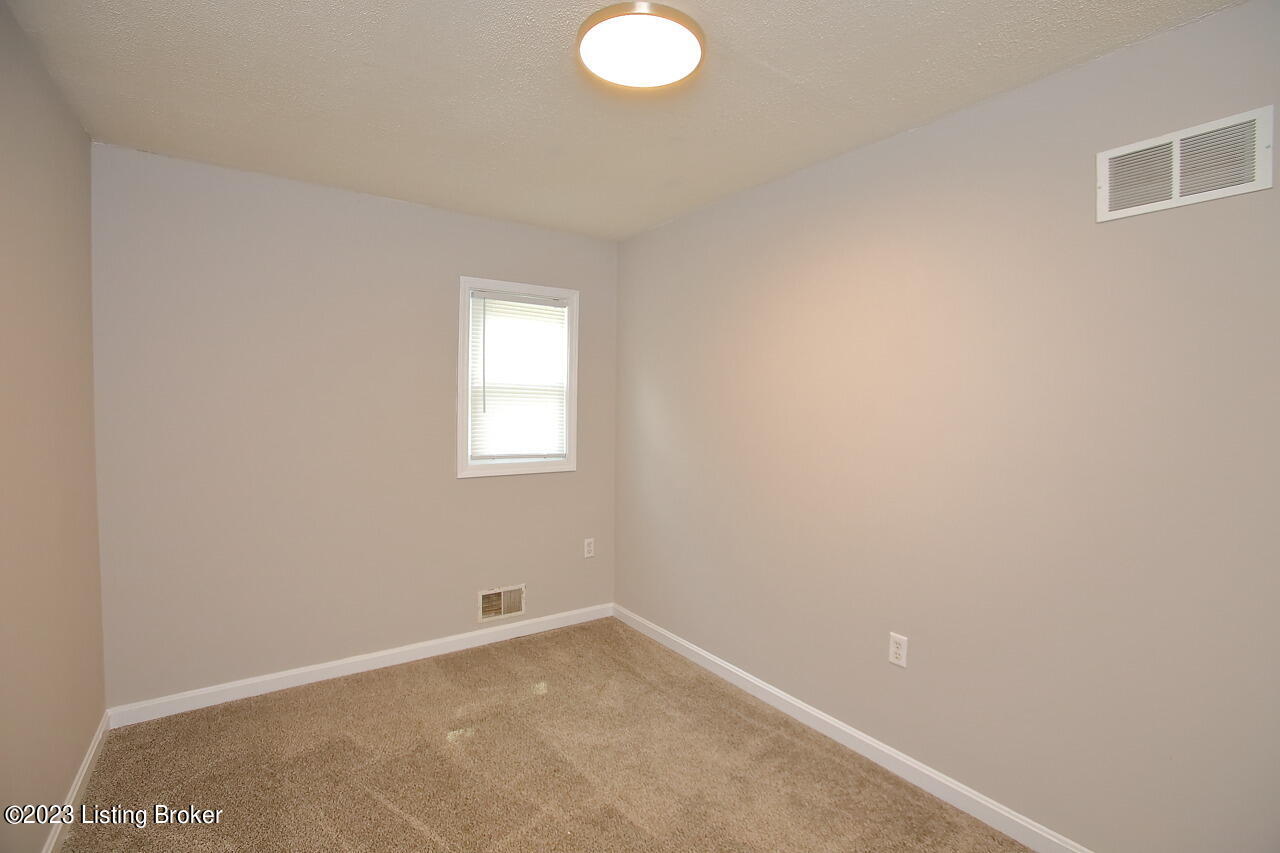 4122 Riedley Road Louisville, KY 40216 - Photo 26 of 41 Bedroom 3