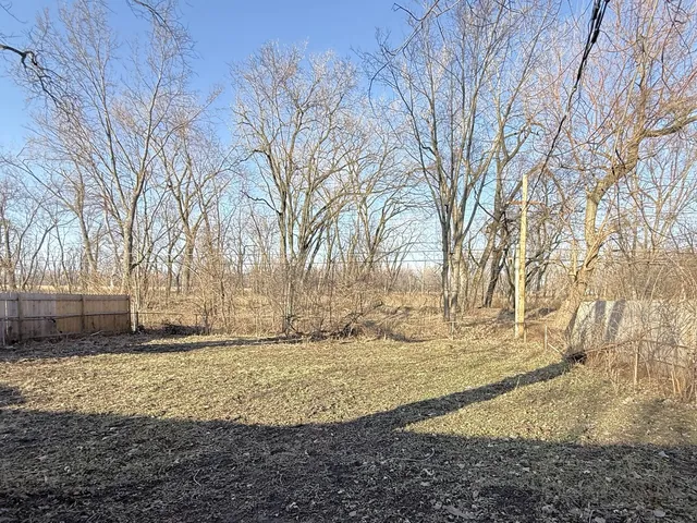 $44,900 | 3330 Roesner Drive, Markham, IL 60428